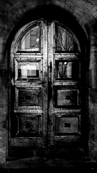 Puerta oscura